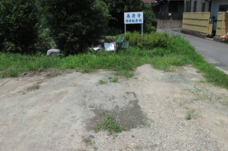 奥に入ると、左手に「善慶寺専用駐車場」の看板が現れます。